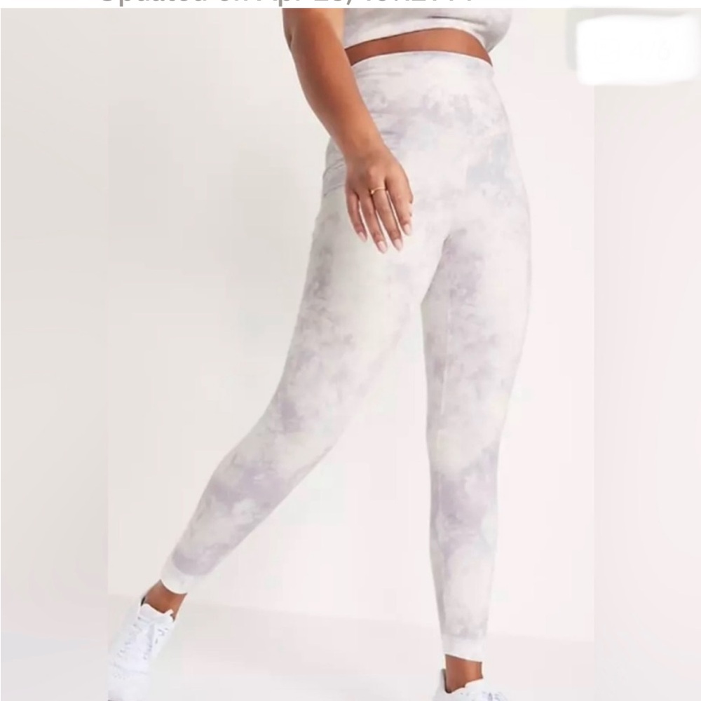 Old Navy Powerchill marbled off-white & gray extra high waisted leggings Size S